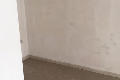 Zyre me qera ne Tirane (1)