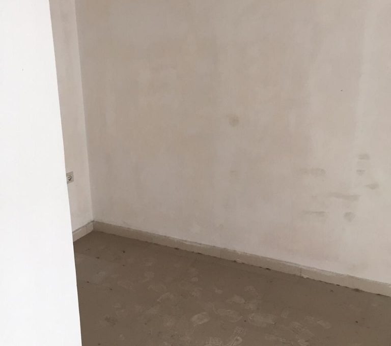 Zyre me qera ne Tirane (1)