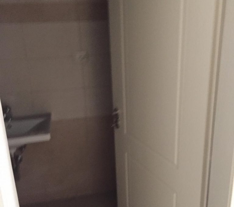 Zyre me qera ne Tirane (2)