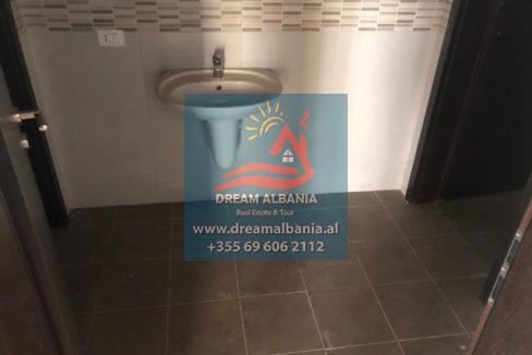 Dyqan ne shitje ne Tirane (1) (640x480)