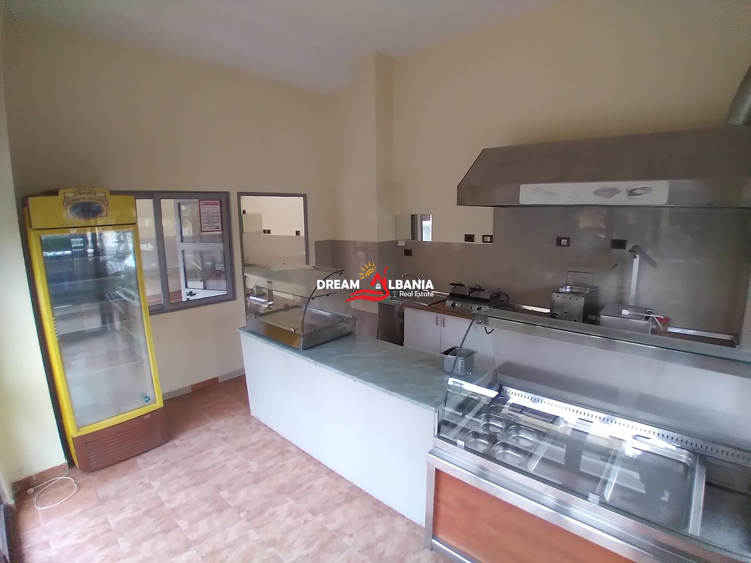 Dyqan me qera Fusha Aviacionit afer shkolles Dhora Leka ne Tirane (ID