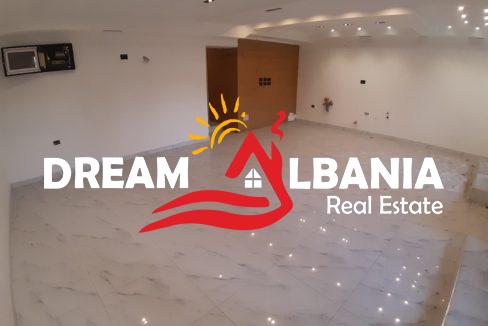 Dyqan ne shitje ne Tirane (1)