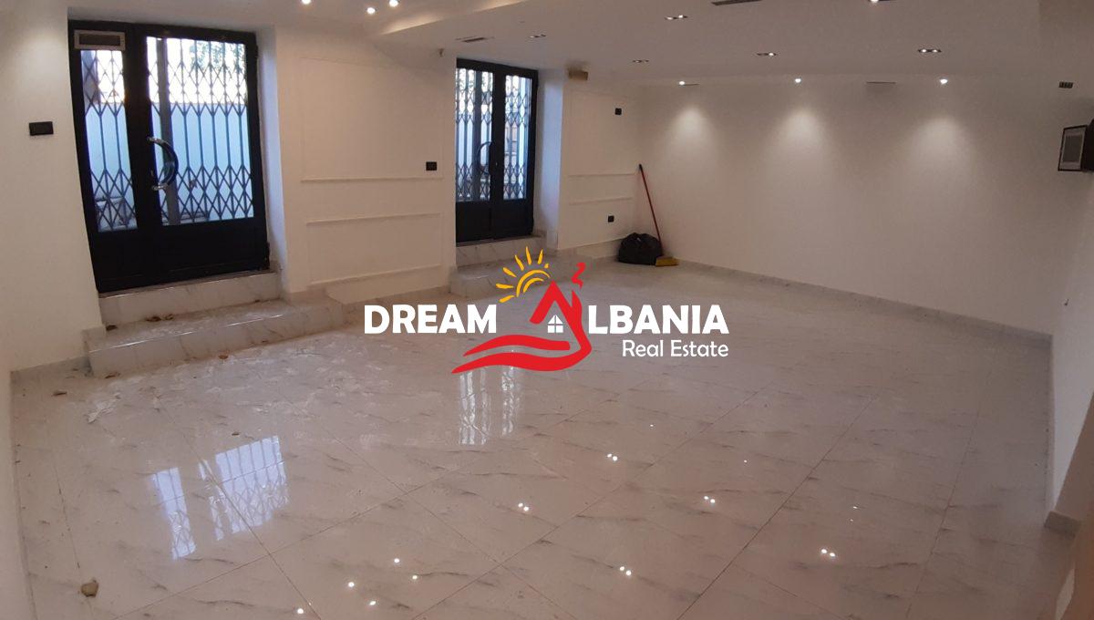 Dyqan ne shitje ne Tirane (2)