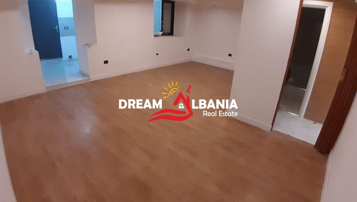 Dyqan ne shitje ne Tirane (3)