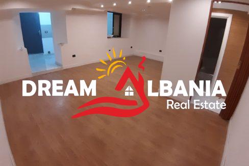 Dyqan ne shitje ne Tirane (3)