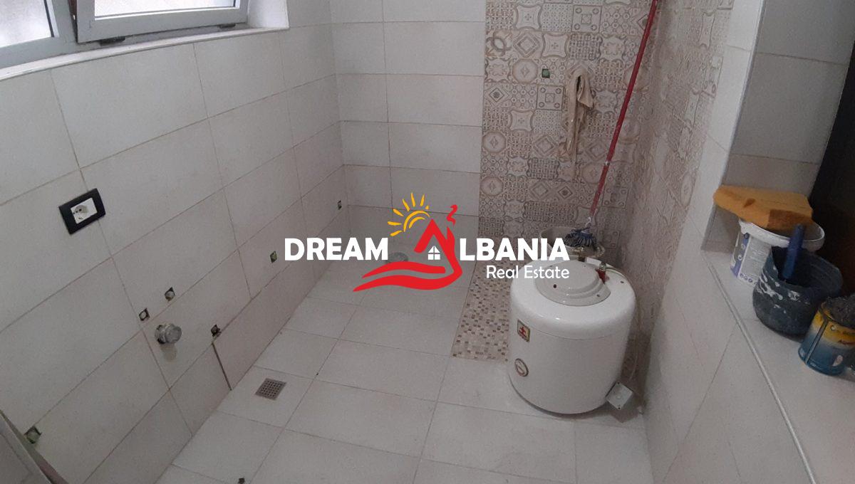 Dyqan ne shitje ne Tirane (6)