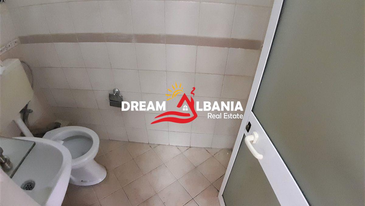 Dyqan ne shitje ne Tirane (3)
