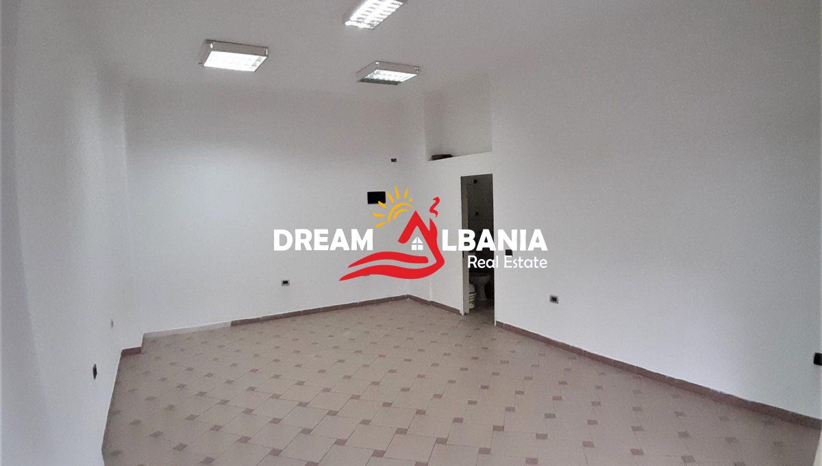 Dyqan ne shitje ne Tirane (4)