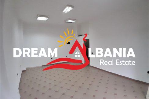 Dyqan ne shitje ne Tirane (4)