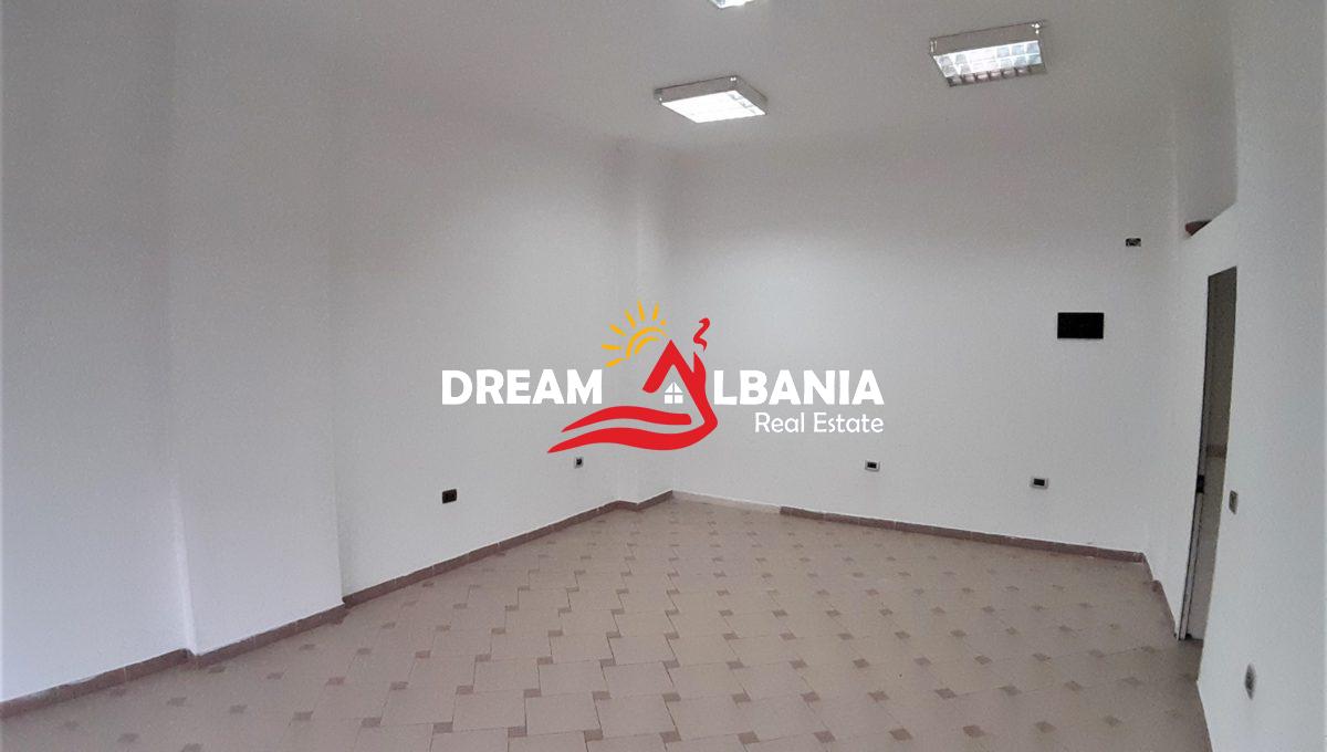 Dyqan ne shitje ne Tirane (5)