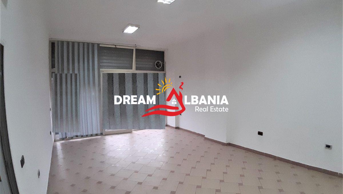 Dyqan ne shitje ne Tirane (6)