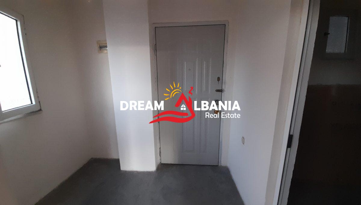 Ambjent me qera per klinike zyra ne zonen e 21 Dhjetorit ne rrugen e Kavajes (ID 4271553) (1)