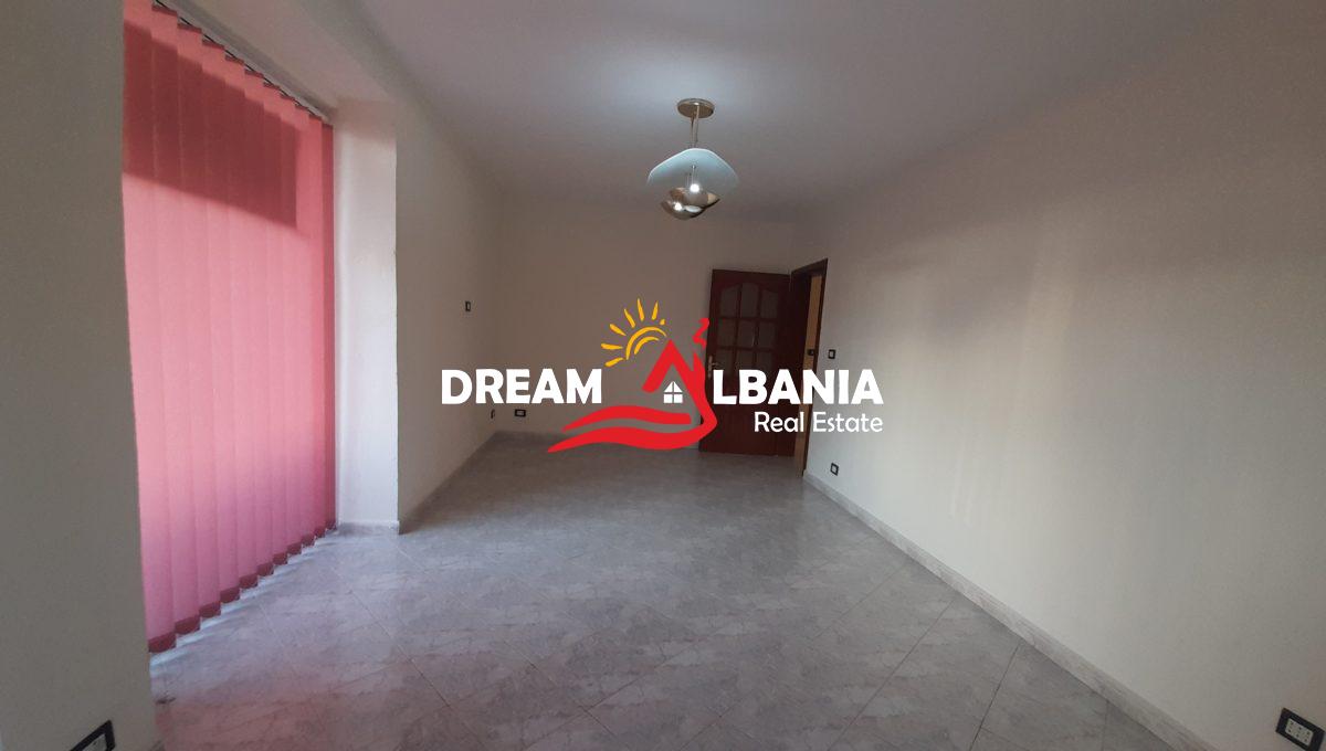 Ambjent me qera per klinike zyra ne zonen e 21 Dhjetorit ne rrugen e Kavajes (ID 4271553) (3)