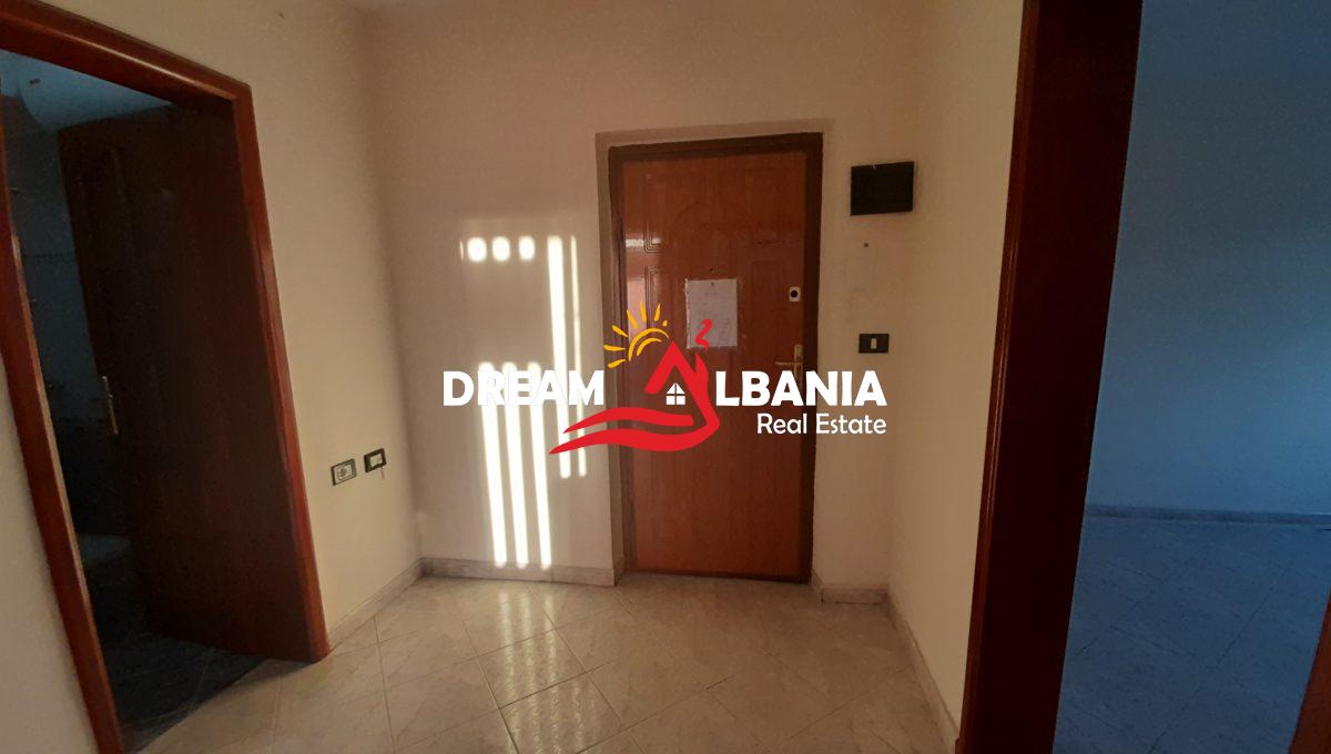 Ambjent me qera per klinike zyra ne zonen e 21 Dhjetorit ne rrugen e Kavajes (ID 4271553) (4)