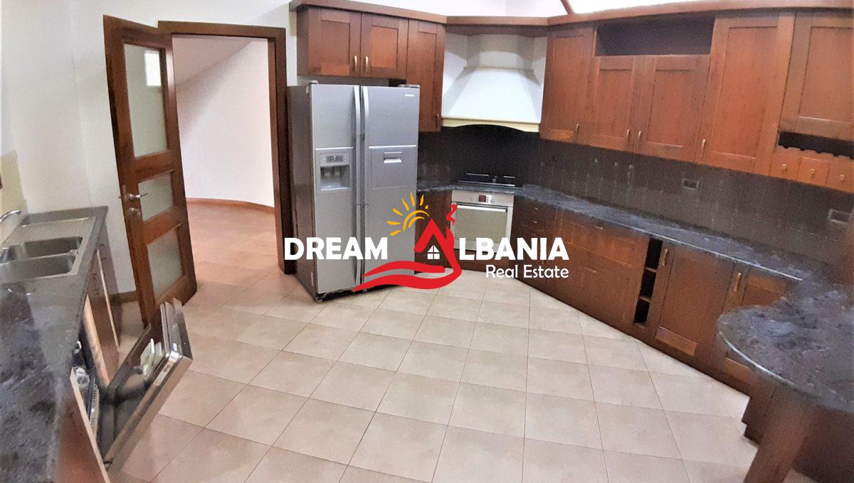 Vila ne shitje ne Tirane (15)