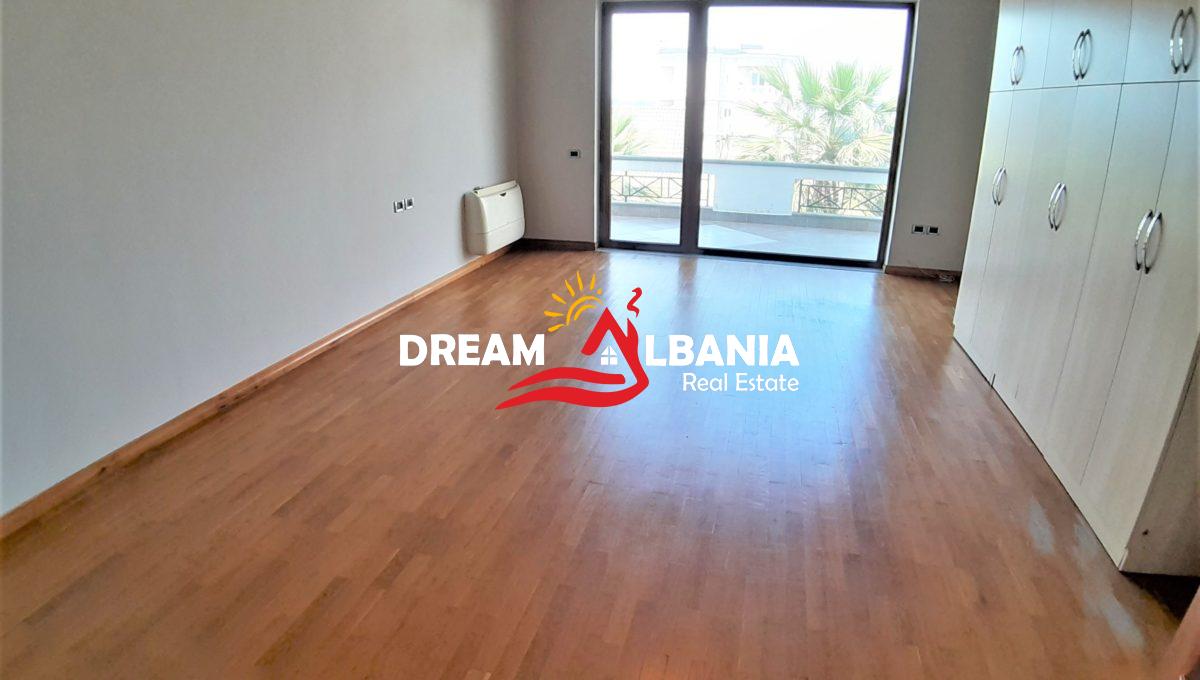 Vila ne shitje ne Tirane (18)