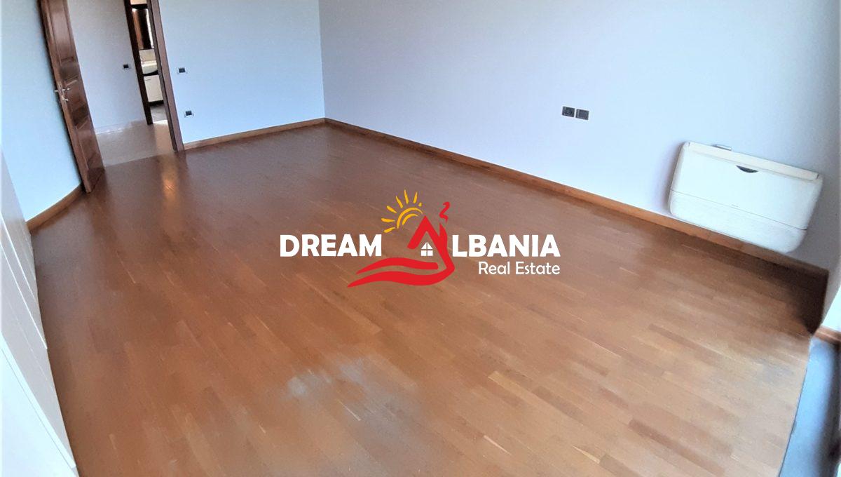 Vila ne shitje ne Tirane (19)