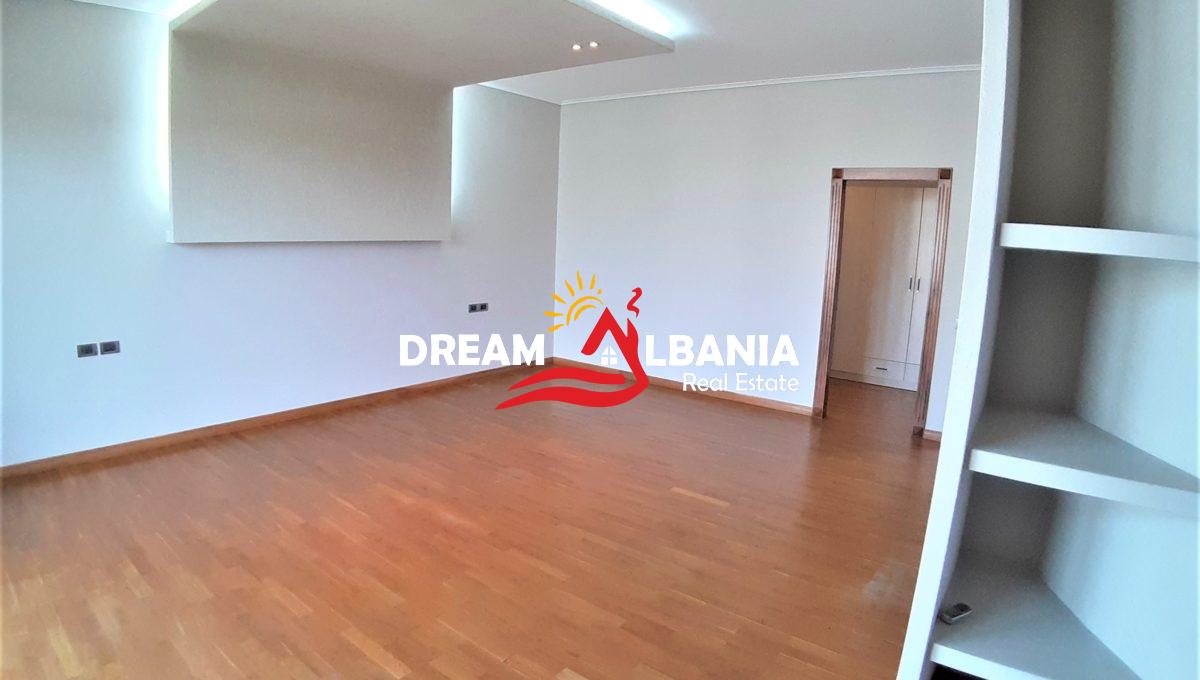 Vila ne shitje ne Tirane (26)