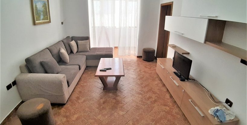 Apartament 1+1 me kuzhine me vete me qera ne bllok ne afersi te kinema Agimi ne Tirane (ID 4219230)