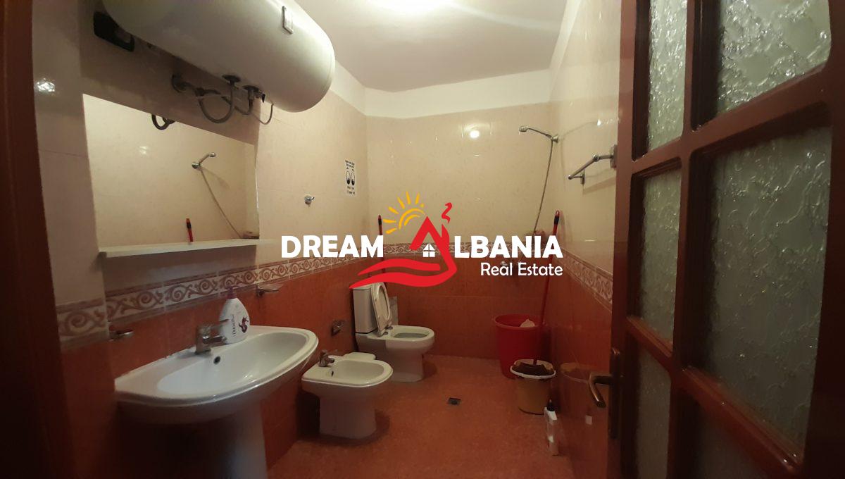 Ambjent biznesi me qera ne zonen e Myslym Shyrit prane pasticeri Someg (ID 4261617) (10)