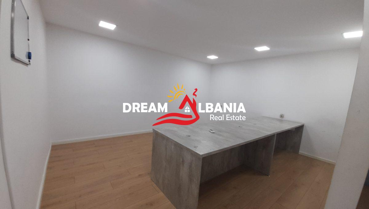 Ambjent biznesi me qera ne zonen e Myslym Shyrit prane pasticeri Someg (ID 4261617) (11)