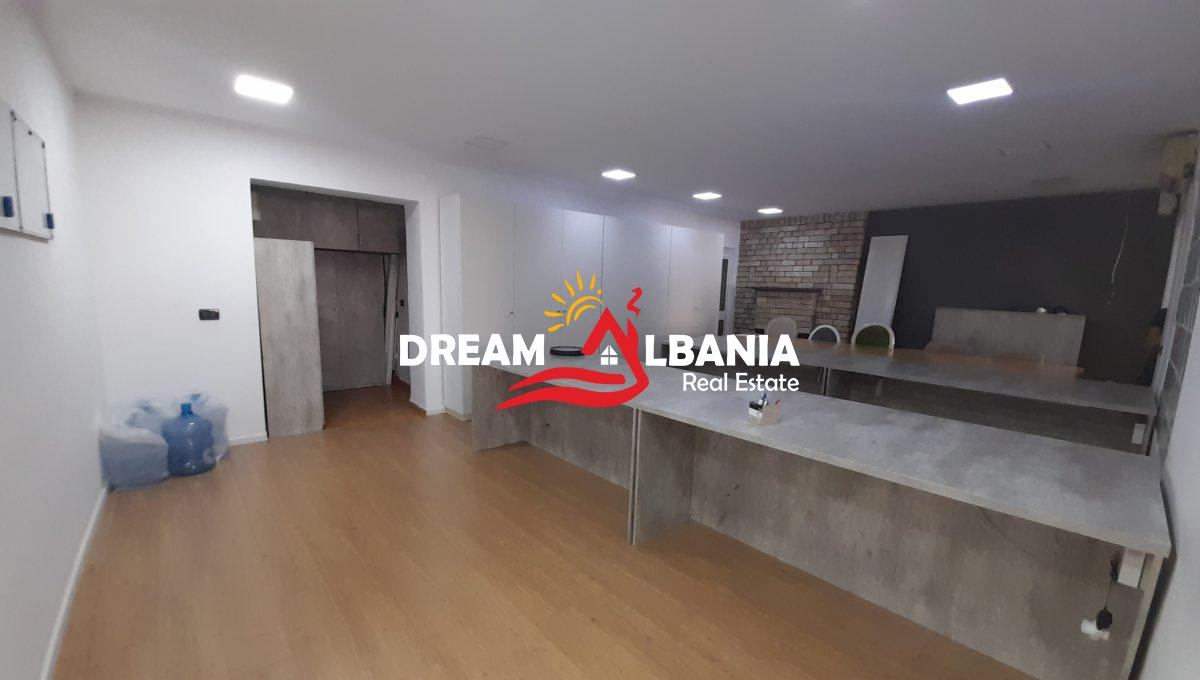 Ambjent biznesi me qera ne zonen e Myslym Shyrit prane pasticeri Someg (ID 4261617) (13)