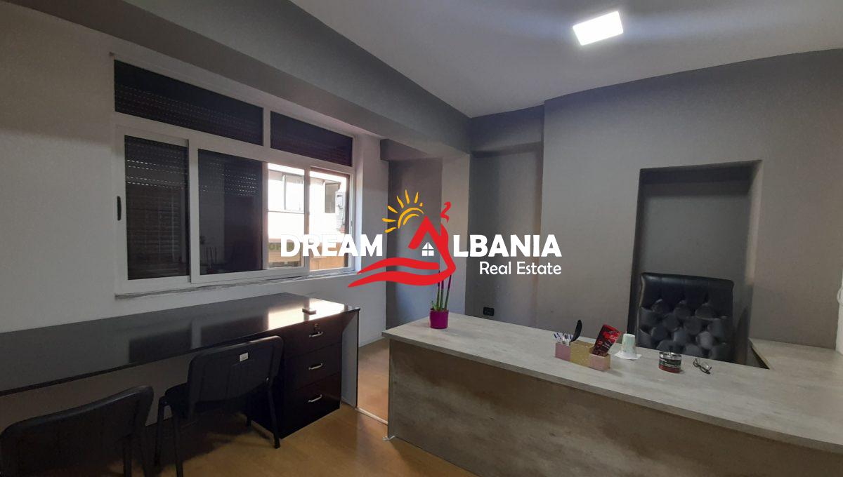 Ambjent biznesi me qera ne zonen e Myslym Shyrit prane pasticeri Someg (ID 4261617) (2)