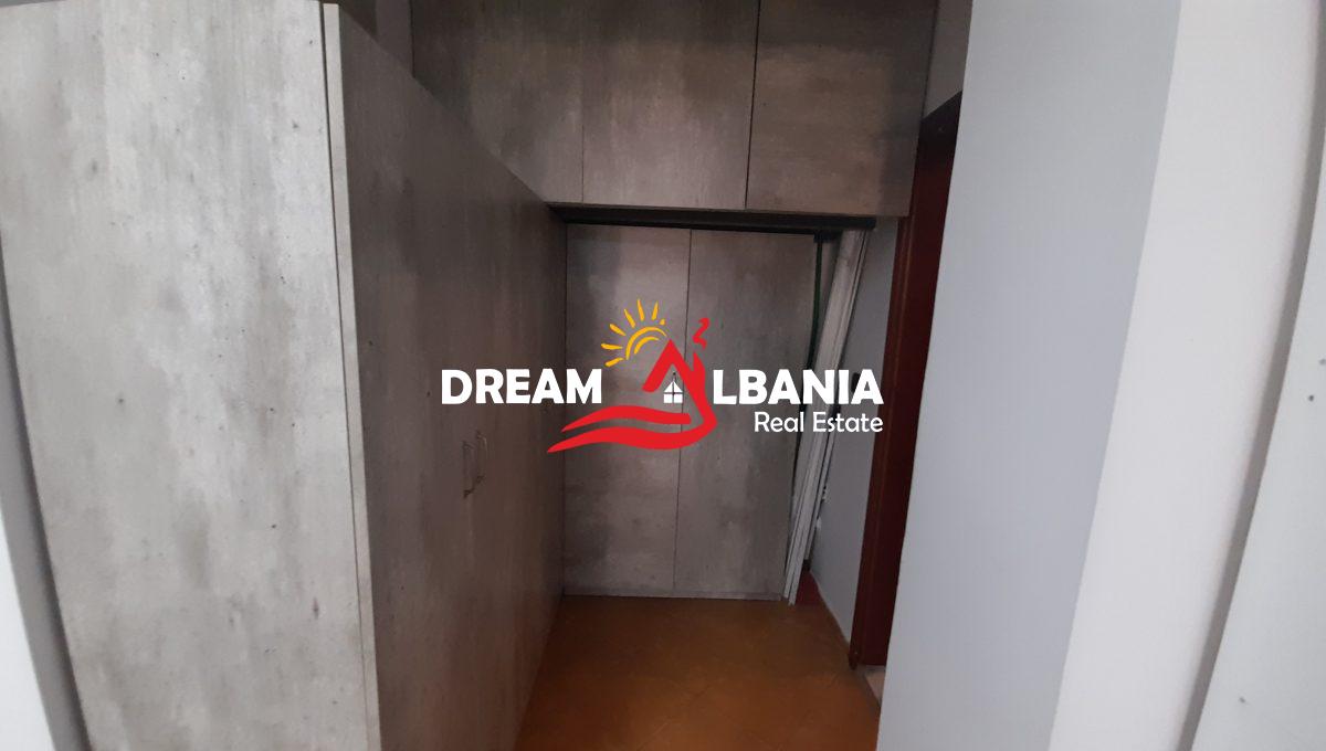 Ambjent biznesi me qera ne zonen e Myslym Shyrit prane pasticeri Someg (ID 4261617) (9)