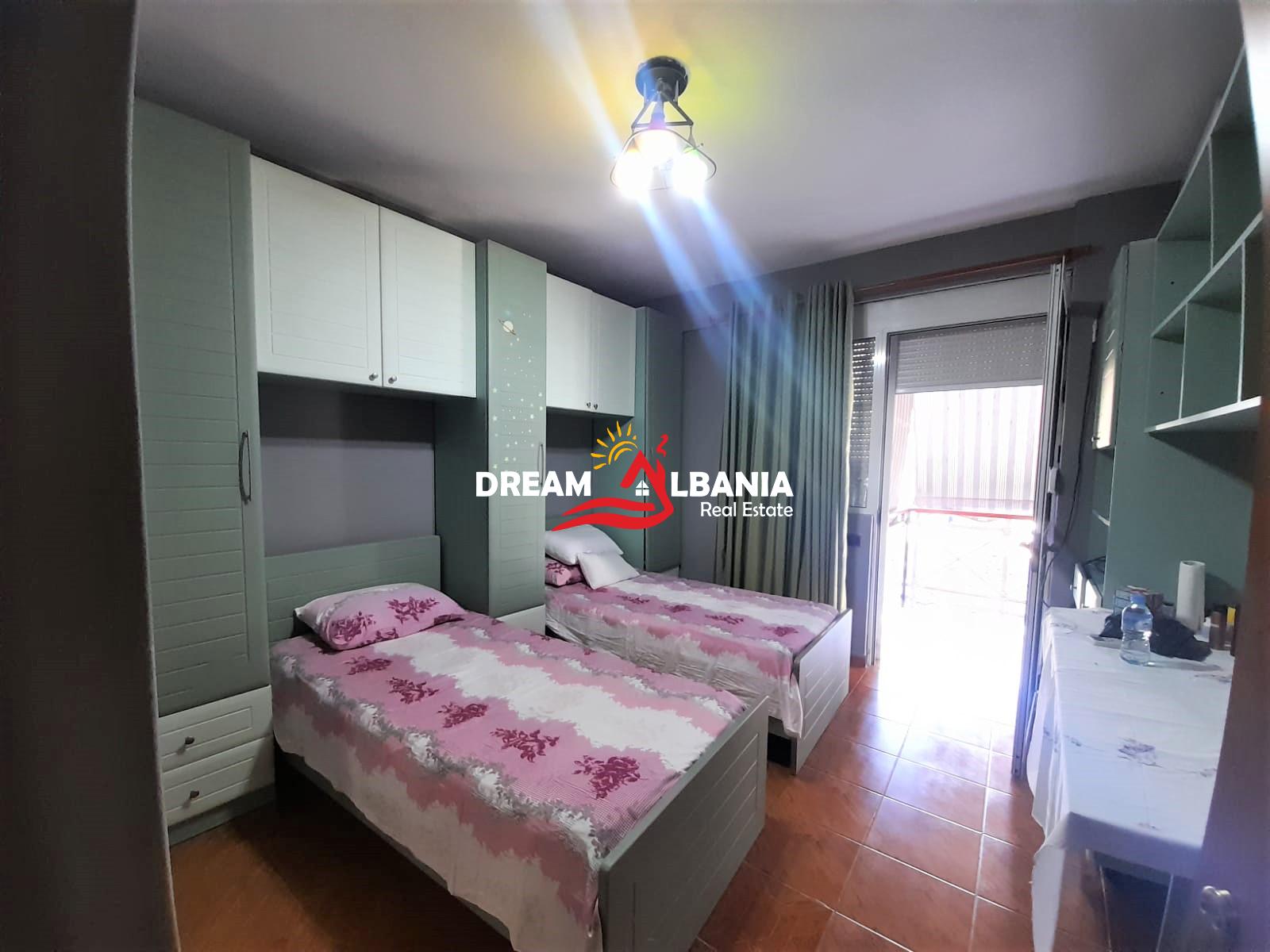 Ne zonen e Bllokut, prane Gardes jepet apartament 2+1 me qera(ID 42211264)