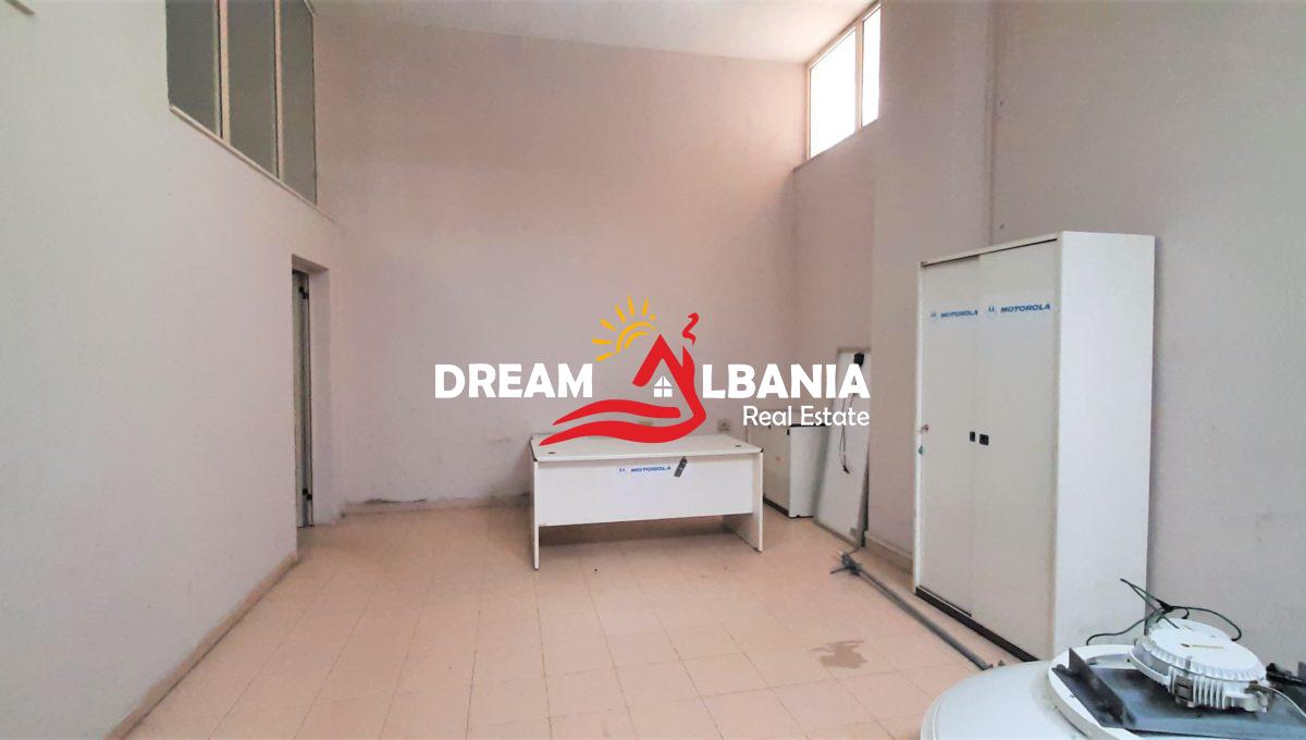Dyqane ne shitje ne Tirane (1)