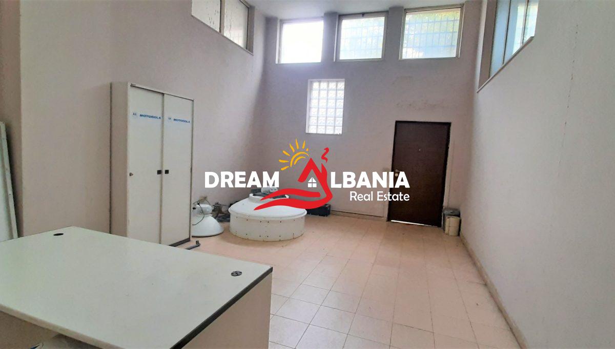 Dyqane ne shitje ne Tirane (2)