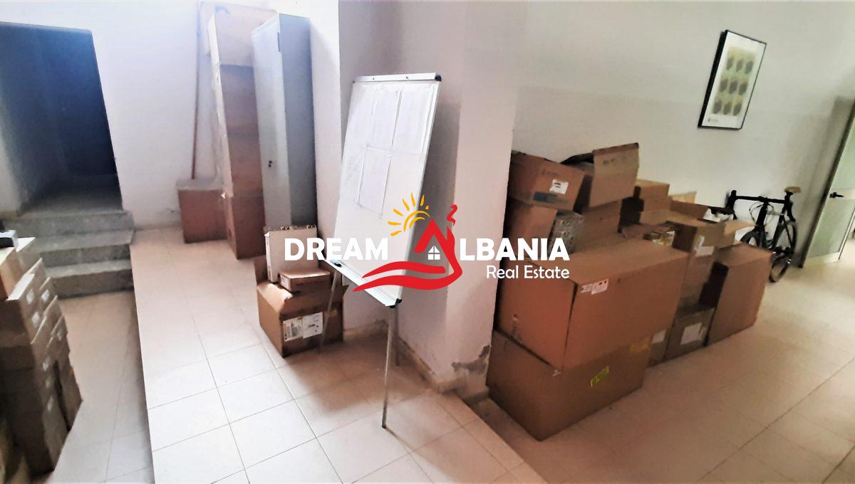 Dyqane ne shitje ne Tirane (4)