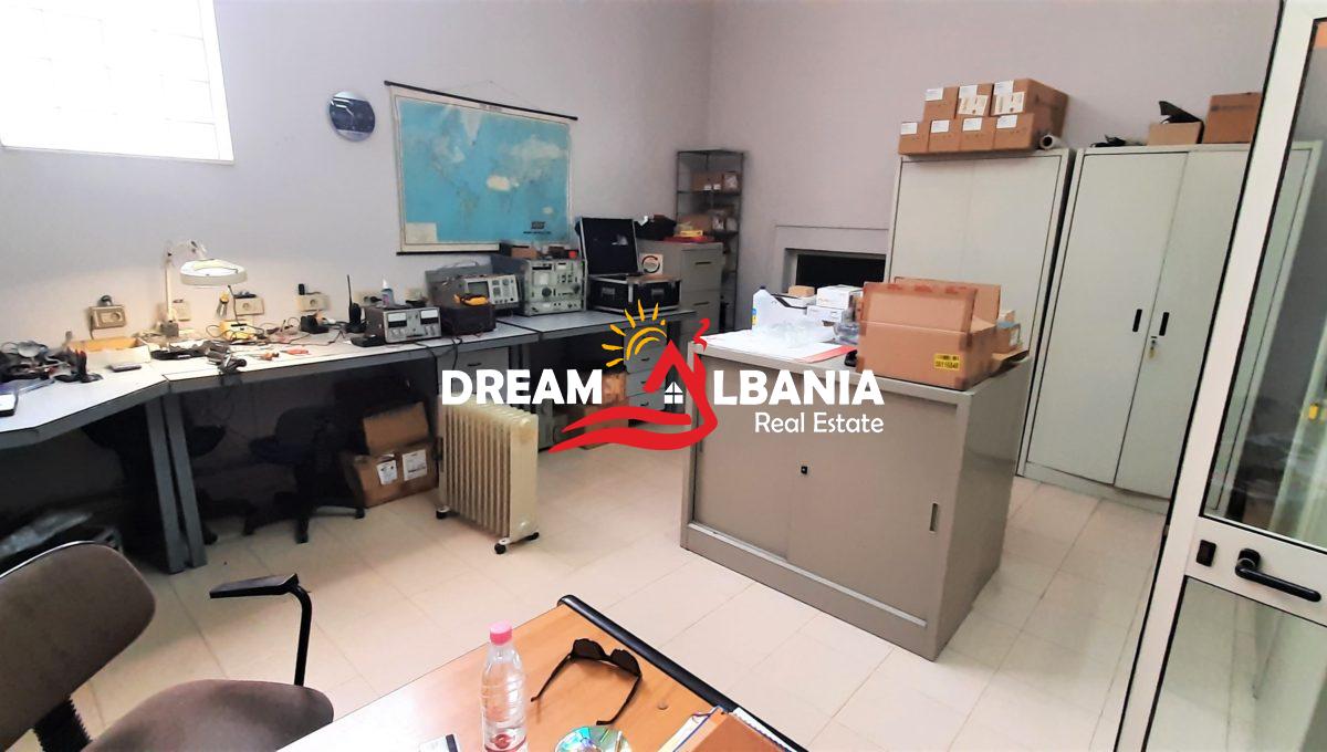 Dyqane ne shitje ne Tirane (5)