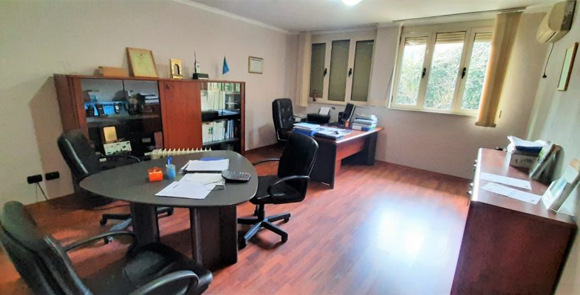 Negozio/unità duplex in vendita in via Mine Peza vicino alla stazione di polizia n. 3 a Tirana (ID 4171324)