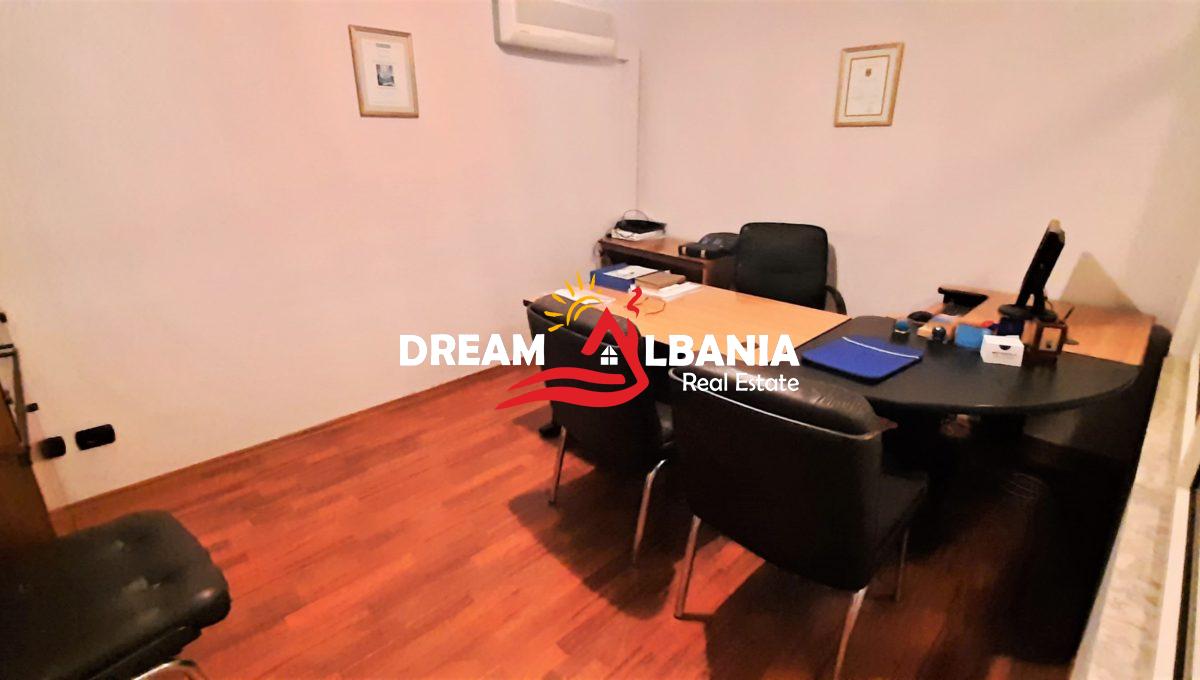 Dyqane ne shitje ne Tirane (9)