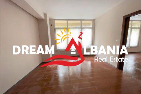 Jepet me qera Ambient Biznesi ne rrugen e Durrsit prane Komisariatit Nr.3 ne Tirane (ID 4261759)