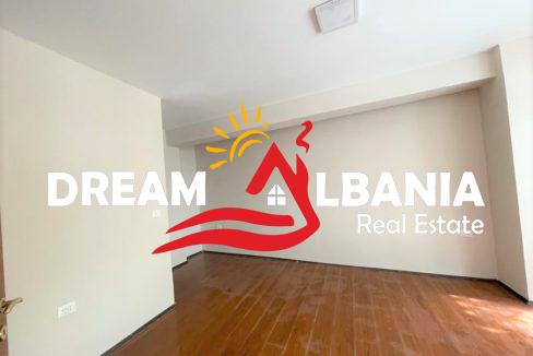 Jepet me qera Ambient Biznesi ne rrugen e Durrsit prane Komisariatit Nr.3 ne Tirane (ID 4261759)