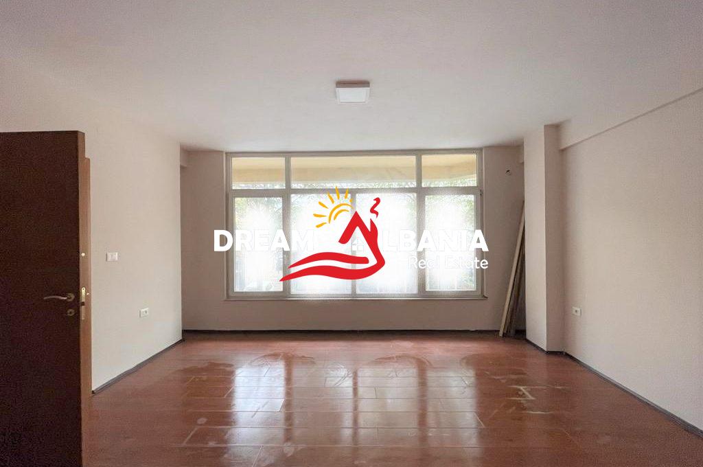 Jepet me qera Ambient Biznesi ne rrugen e Durrsit prane Komisariatit Nr.3 ne Tirane (ID 4261759)