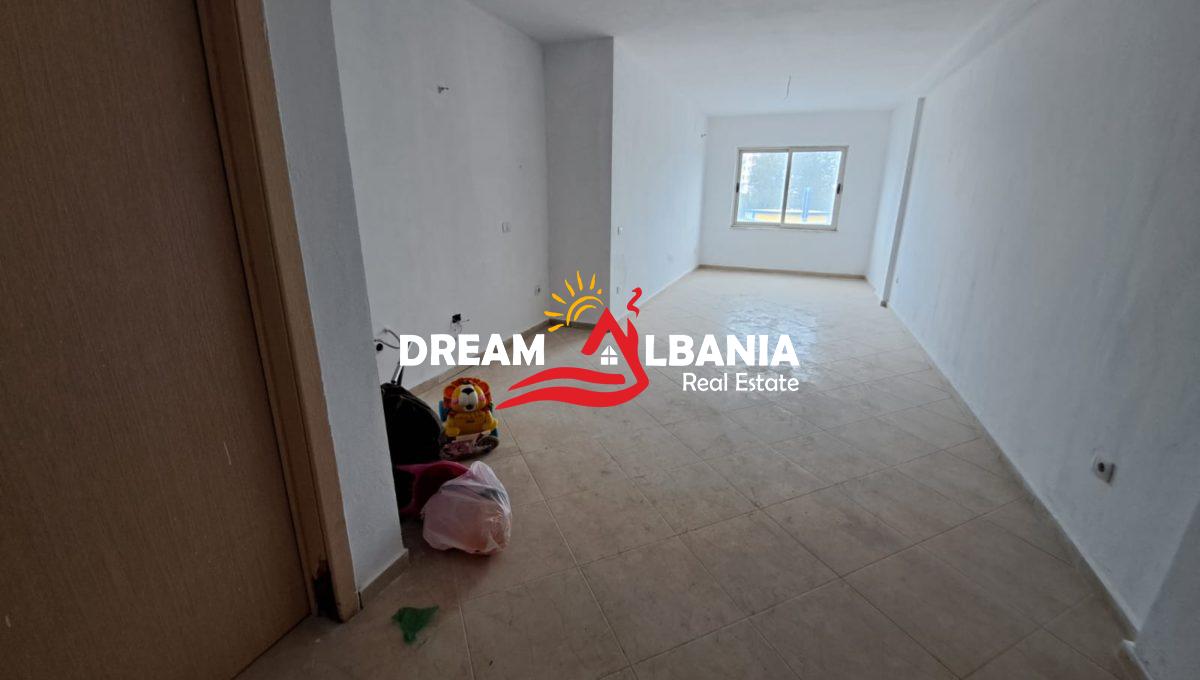 Zyra me qera ne Tirane (2)