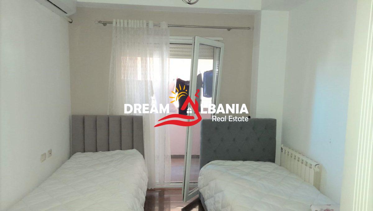 Jepet me qera apartament 2+1 tek Zogu i Zi (1)