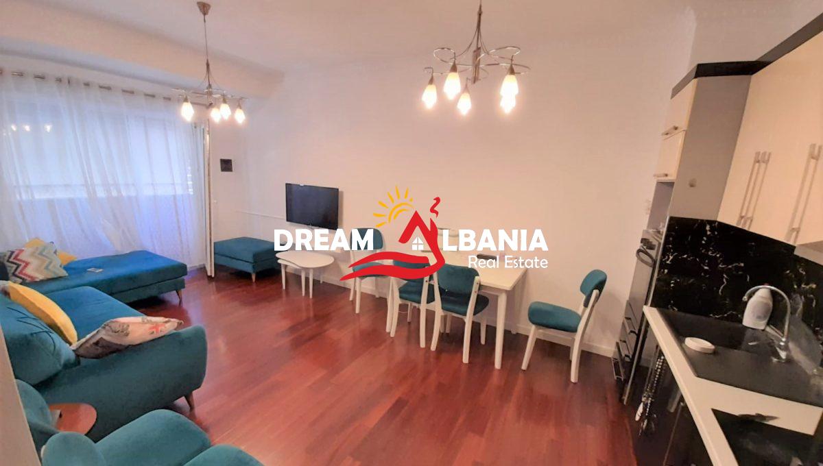 Jepet me qera apartament 2+1 tek Zogu i Zi (4)