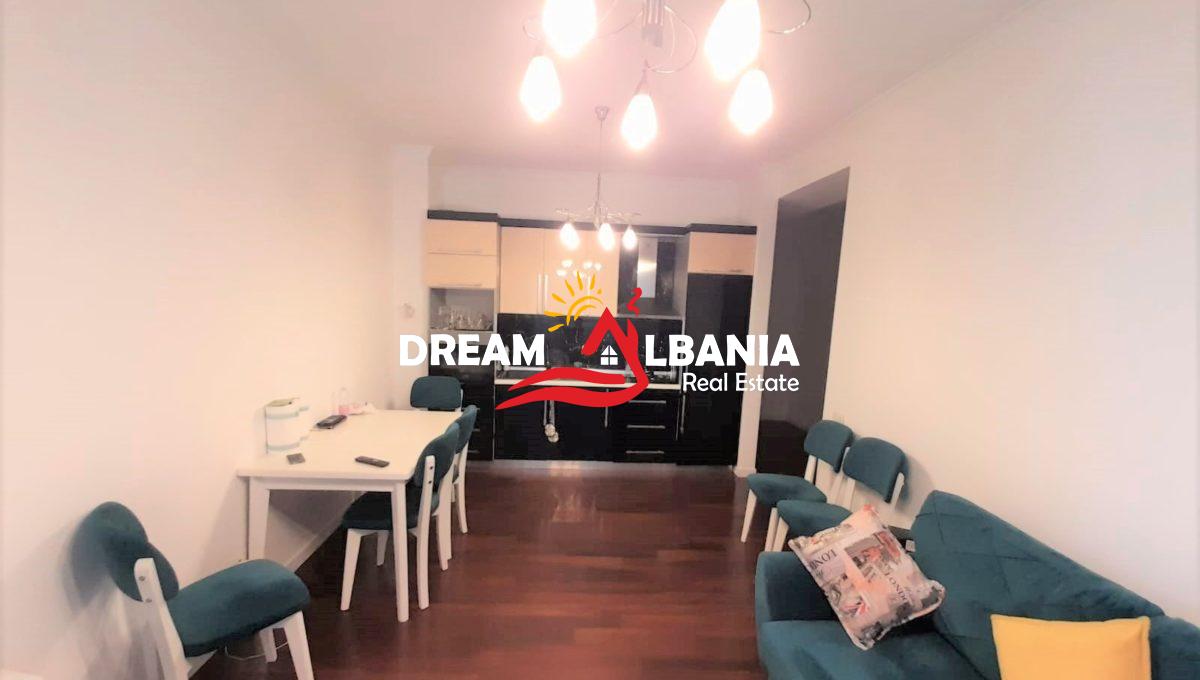 Jepet me qera apartament 2+1 tek Zogu i Zi (5)