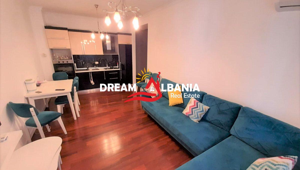 Jepet me qera apartament 2+1 tek Zogu i Zi (6)