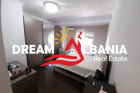 Jepet me qera apartament 2+1 tek Zogu i Zi (9)