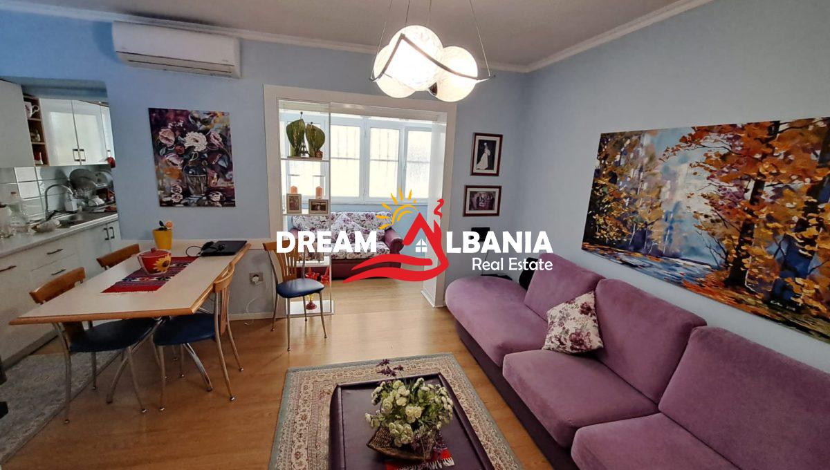 Dyqane ne shitje ne Tirane (1)