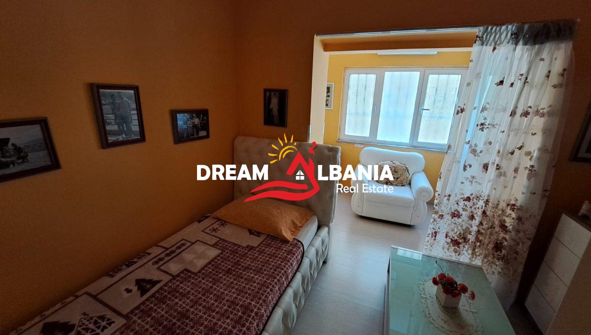 Dyqane ne shitje ne Tirane (11)