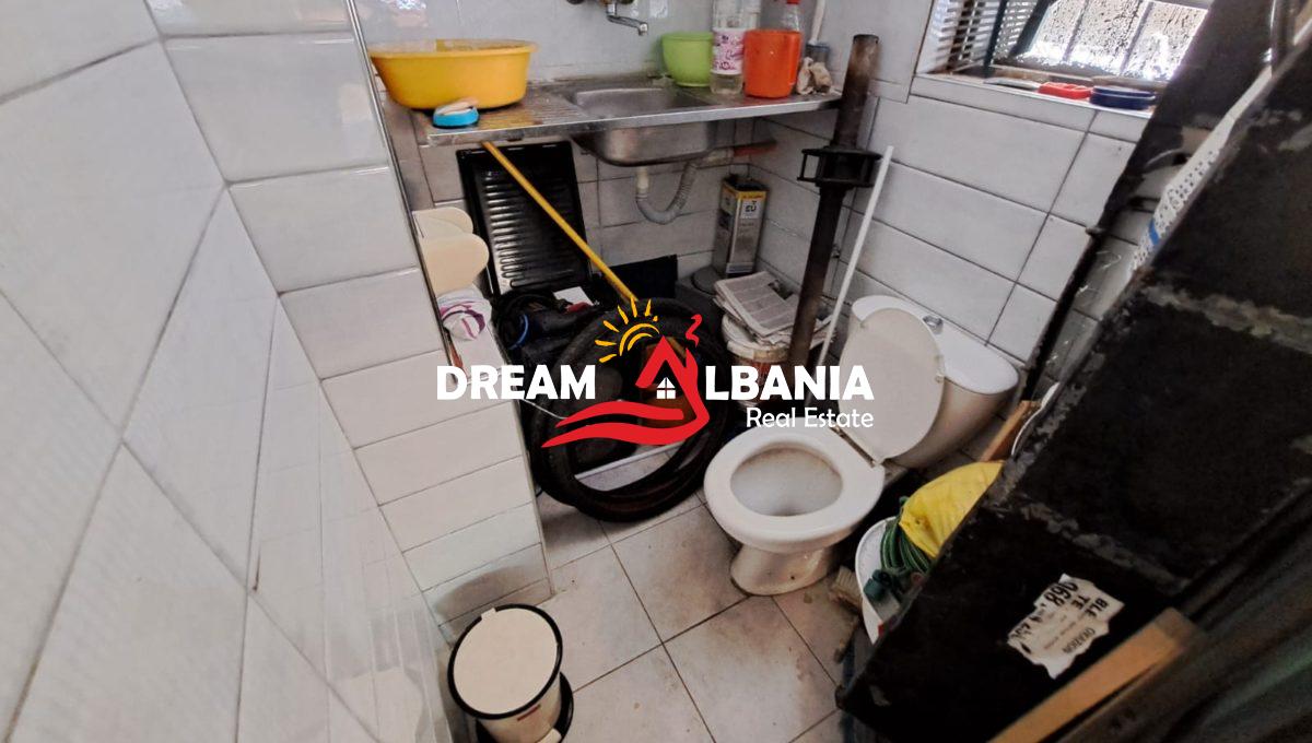 Dyqane ne shitje ne Tirane (17)