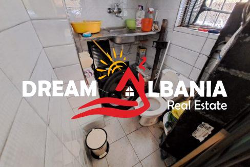 Dyqane ne shitje ne Tirane (17)