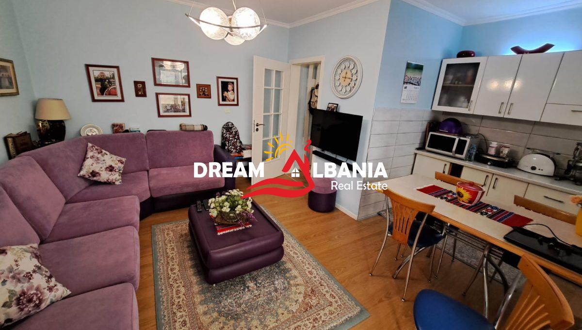 Dyqane ne shitje ne Tirane (2)