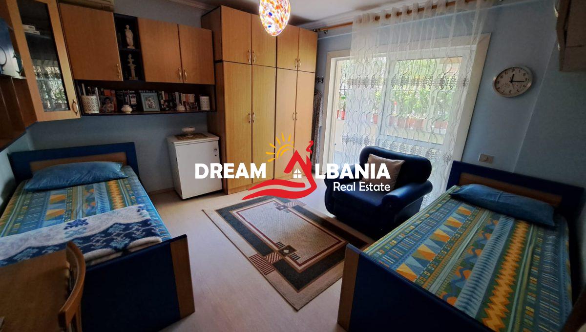 Dyqane ne shitje ne Tirane (8)